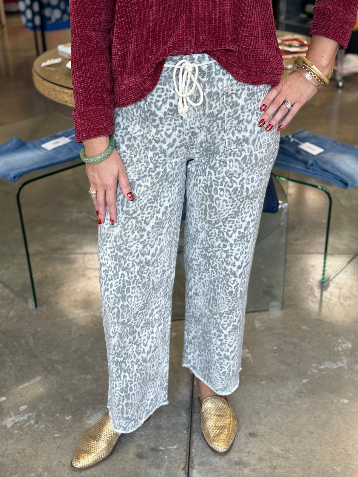 HIGH RISE LEOPARD PRINT JEANS