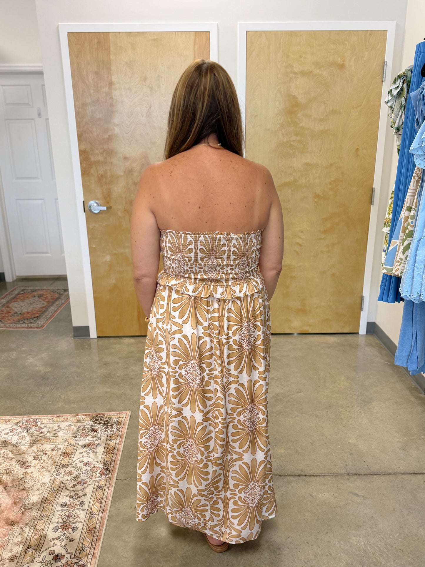 DEMASK PATTERN STRAPLESS SMOCKED MIDI SUNDRESS